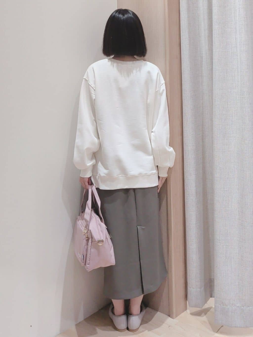 Yuiさんの「grove｜刺繍ロゴ裏毛スウェットプルオーバー」を使ったコーディネート