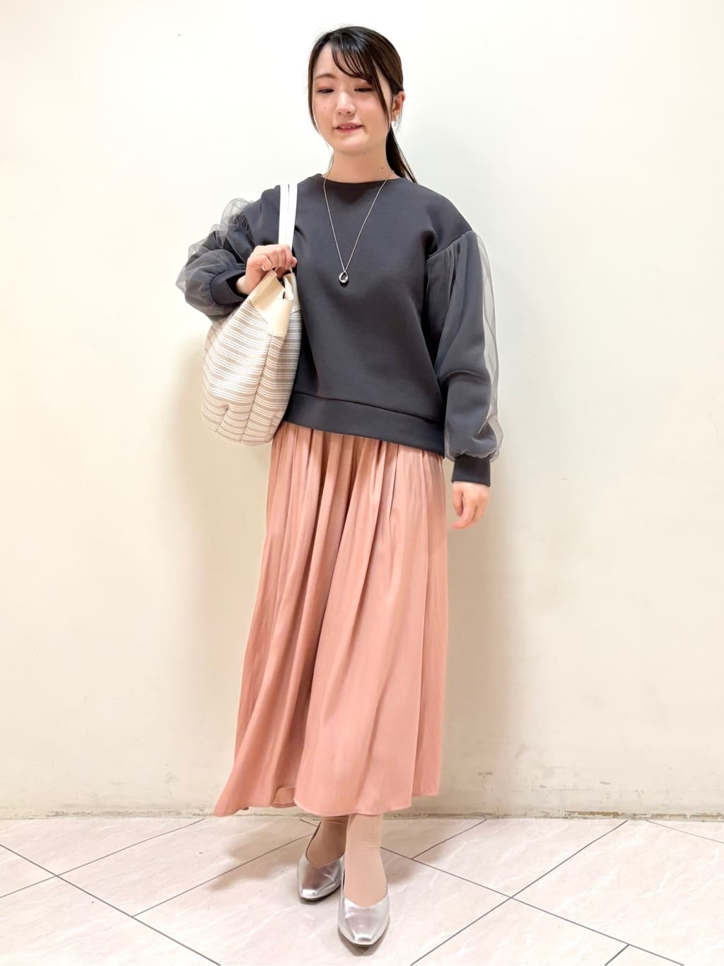 mikiさんの「Reflect｜チュールレイヤードスリーブプルオーバー」を使ったコーディネート