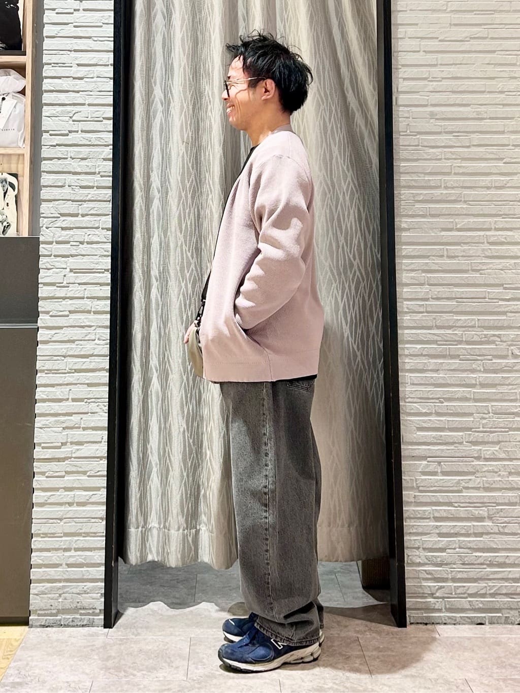 KENJI Iさんの「THE SHOP TK｜【季節の変わり目に最適】ニットカーディガン ドライタッチ／軽量」を使ったコーディネート