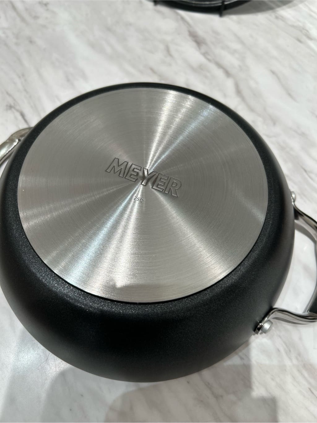 momo.さんの「212 KITCHEN STORE｜ライトポット　BLACK ＜MEYER  マイヤー＞」を使ったコーディネート