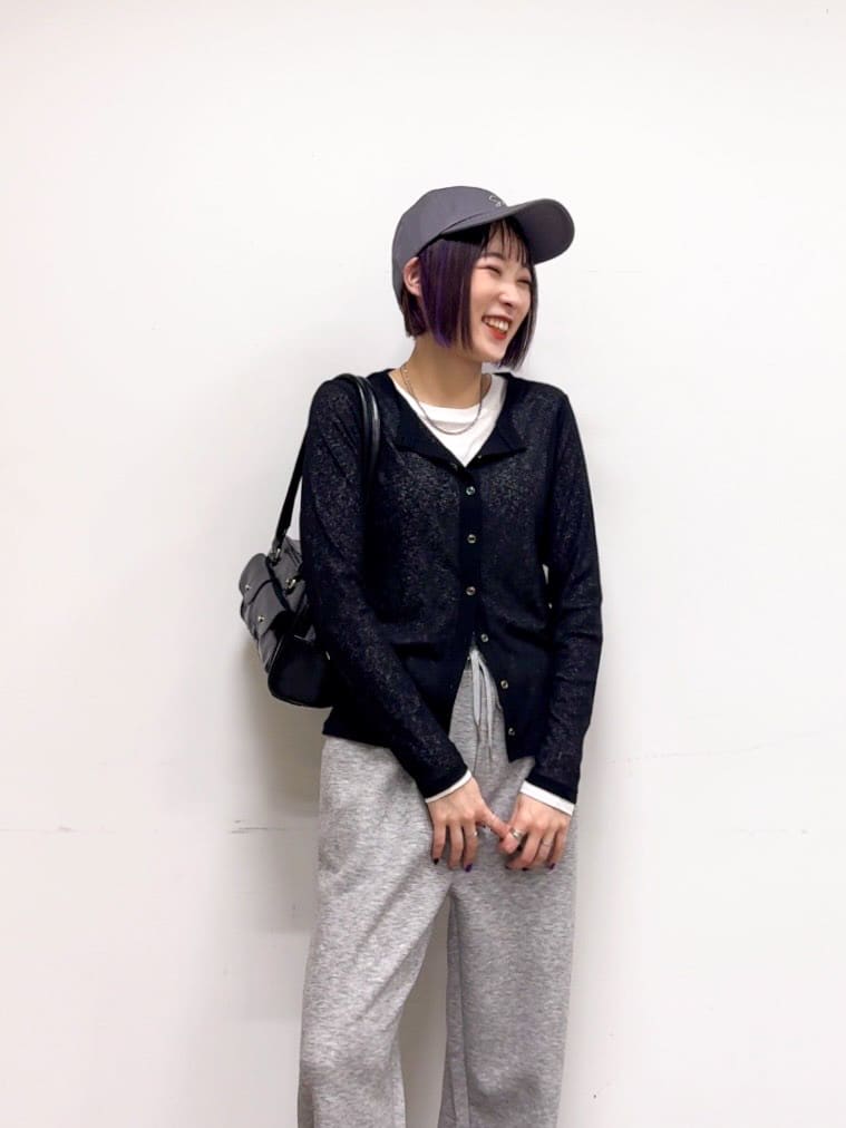 𝐜𝐡𝐢𝐤𝐚さんの「SHOO･LA･RUE｜【2点セット/洗濯機可/S-LL】こなれ感あるレイヤードスタイルが即完成 シアーカーディガン+ロンT」を使ったコーディネート