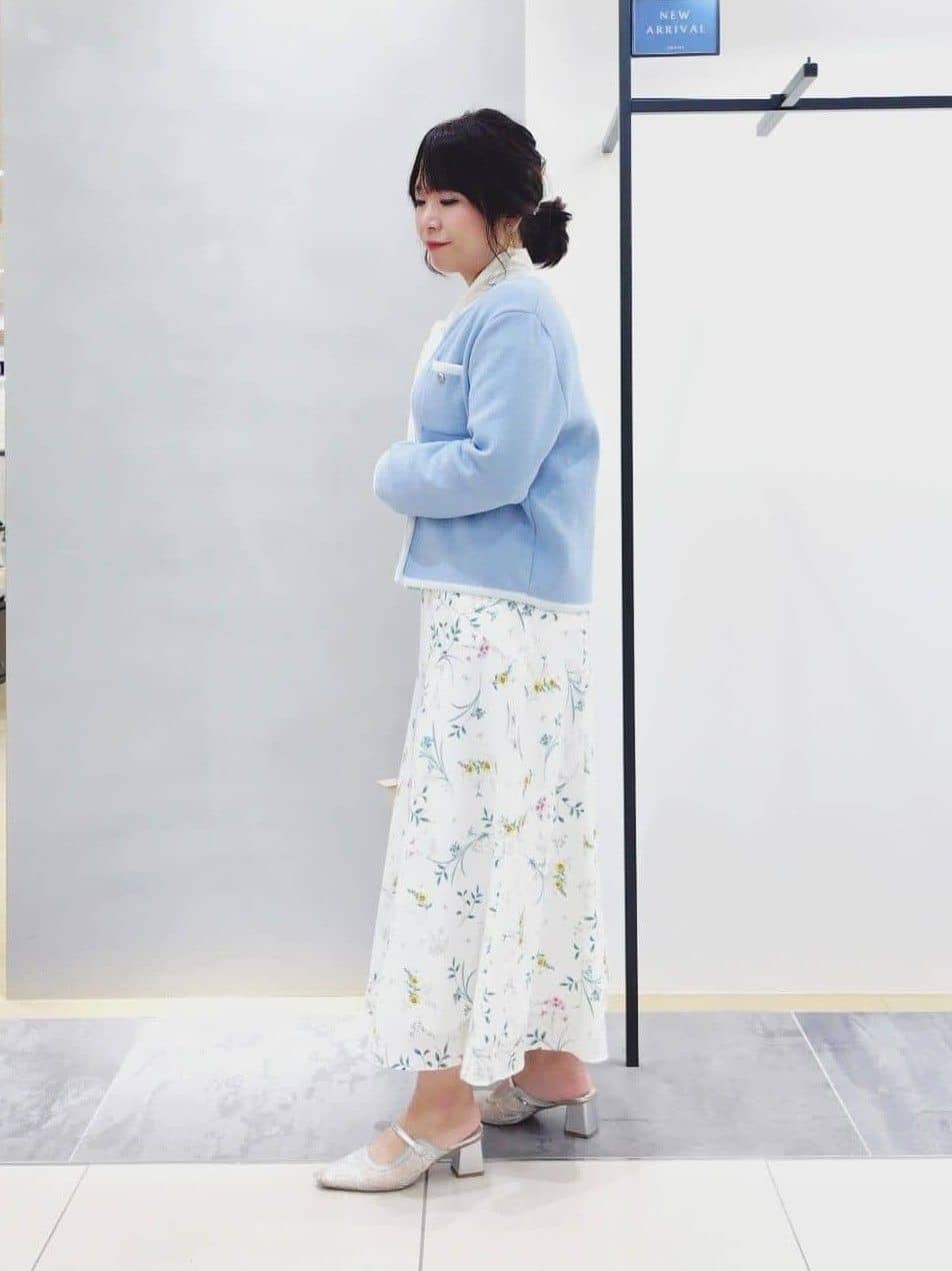 TOMOMIさんの「INDIVI｜【ミドルサイズ／合皮】キャリアタックバッグ」を使ったコーディネート
