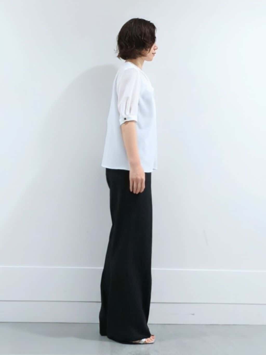 ミズタさんの「UNTITLED｜【洗える/ストレッチ/通勤】Vネックブラウス」を使ったコーディネート