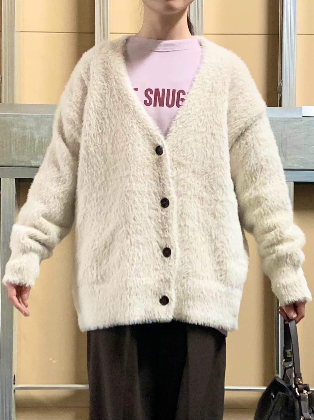 sahoさんの「THE SHOP TK｜【ふわふわあったか】フェザーカーディガン」を使ったコーディネート