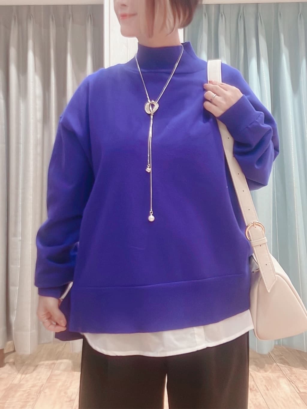 aaamiさんの「SHOO･LA･RUE｜【2点セット/洗濯機可/S-LL】着回しがきく もちもちハイネックニット+裾シャツインナー」を使ったコーディネート