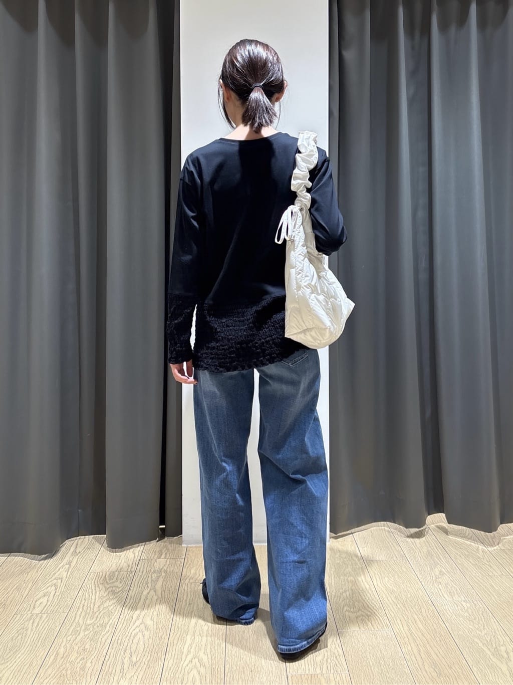 Yoshimiさんの「INDIVI｜【洗える／レイヤードにおすすめ】シャーリングレース ロングTシャツ」を使ったコーディネート