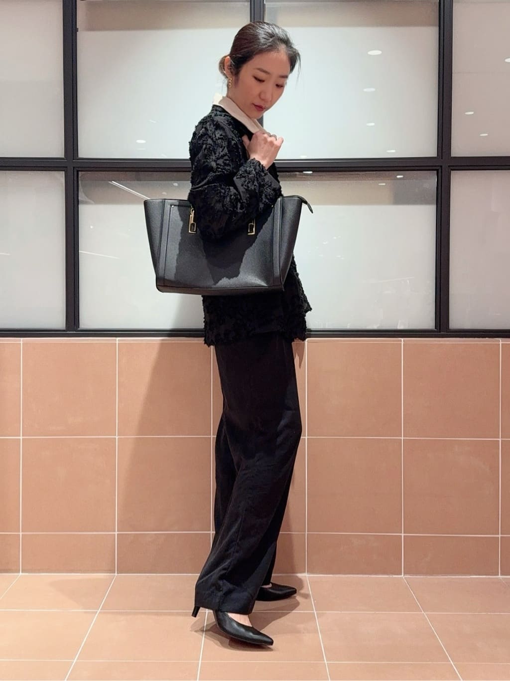 kaoriさんの「ESPERANZA｜【レイン対応/12時間パンプス】約7.5cm 歩きやすくて疲れにくい」を使ったコーディネート