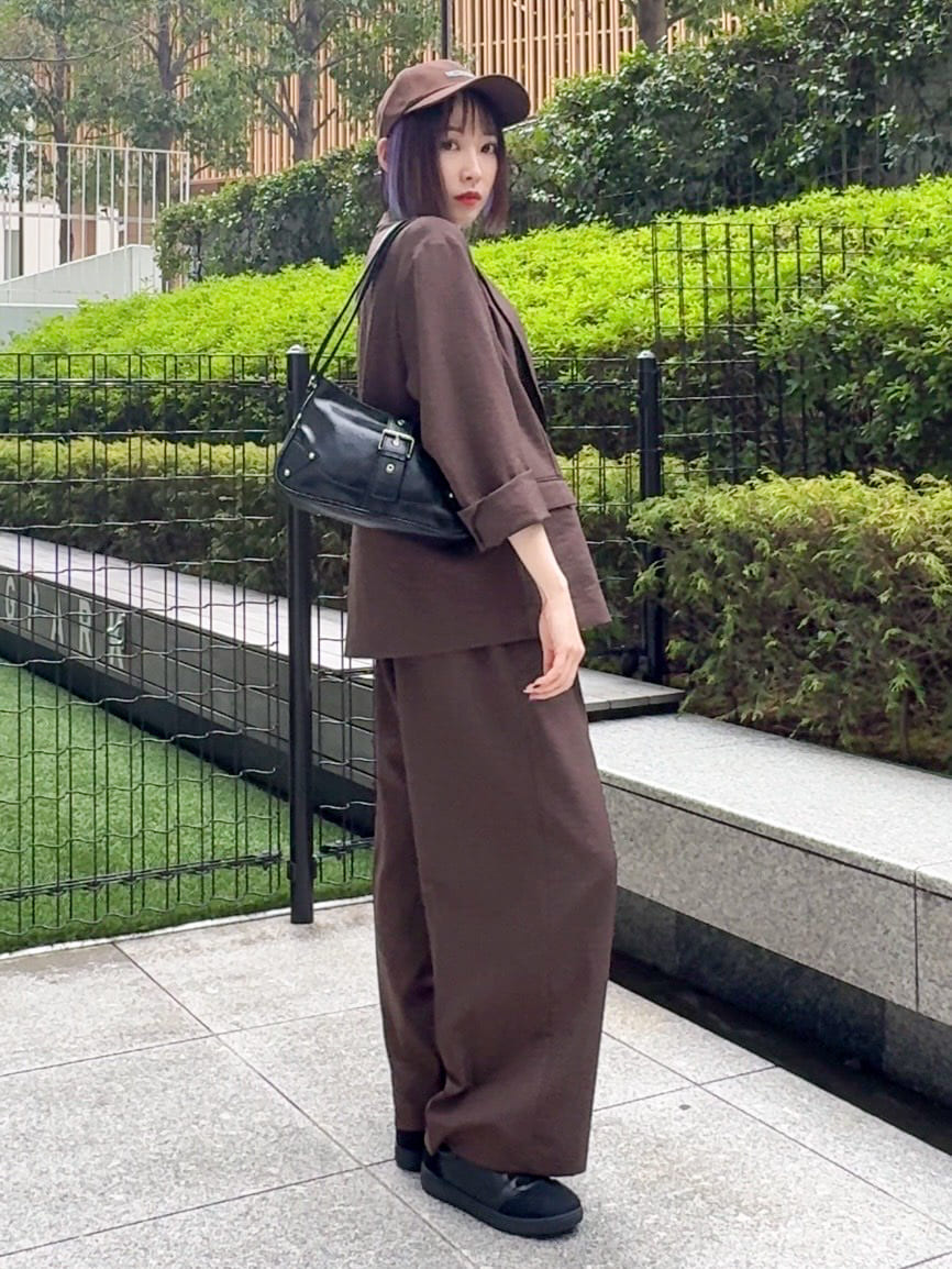 𝐜𝐡𝐢𝐤𝐚さんの「SHOO･LA･RUE｜【前後2WAY/洗濯機可/S-LL】スクエアネックで小顔効果 ランダムテレコタンクトップ」を使ったコーディネート