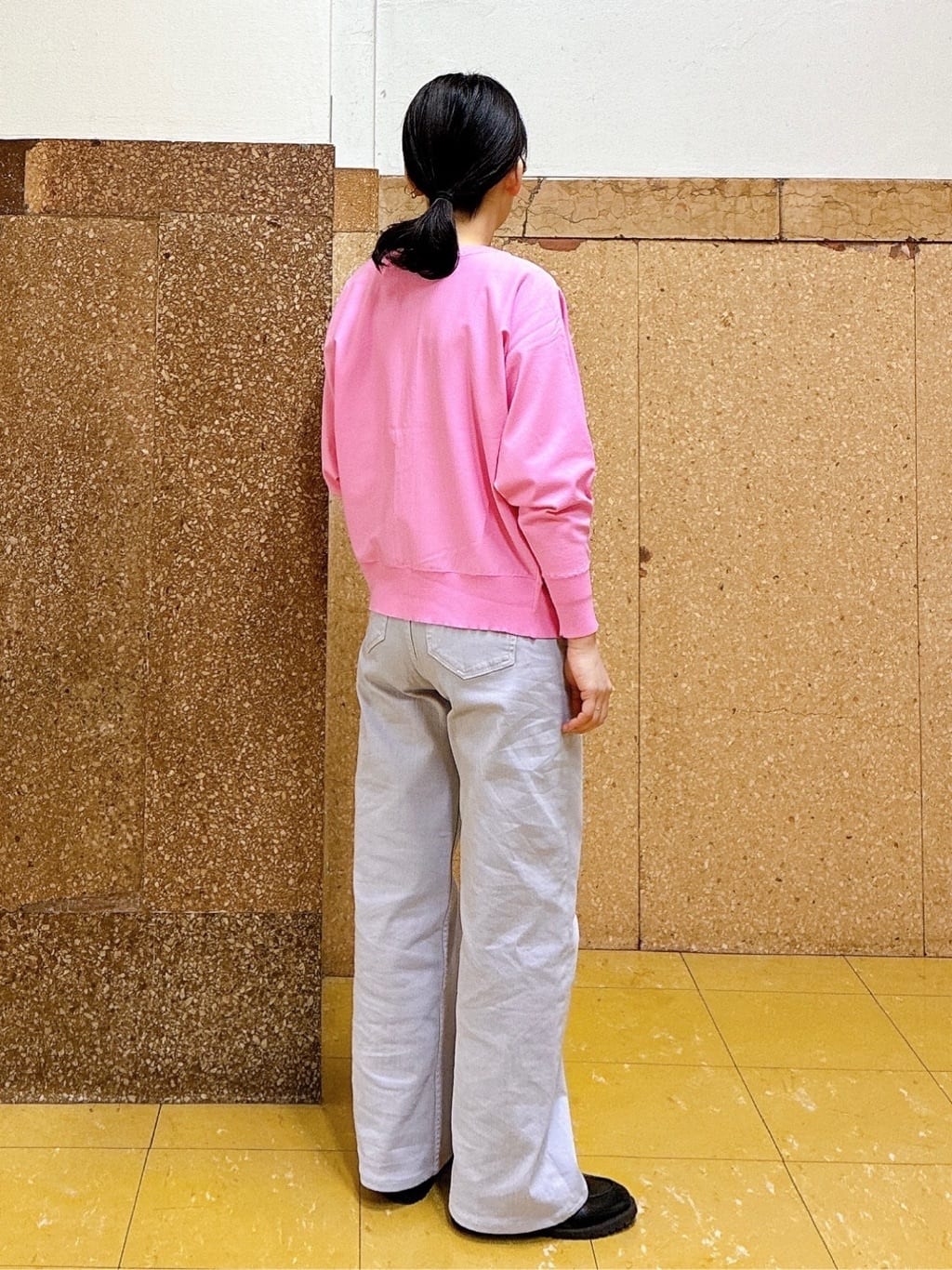 hattoriさんの「INDIVI｜【褒められデニム】ワイドストレート デニムパンツ」を使ったコーディネート