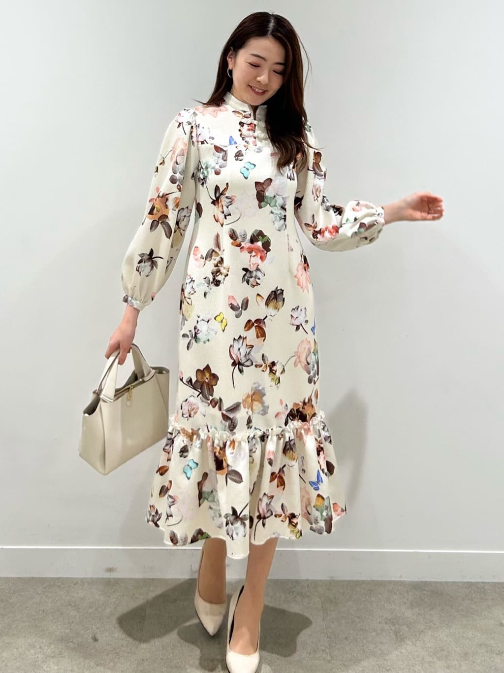 hayaseさんの「SunaUna｜【COLLECTION LINE】チャイナ花柄ワンピース」を使ったコーディネート