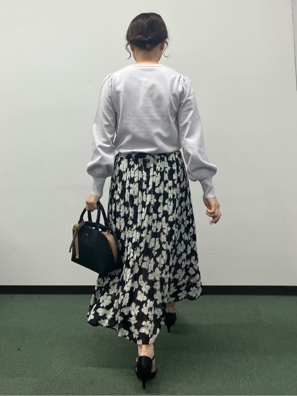 MAYUKIさんの「index｜ビジューボタンヘンリーネックニット【洗濯機OK】」を使ったコーディネート