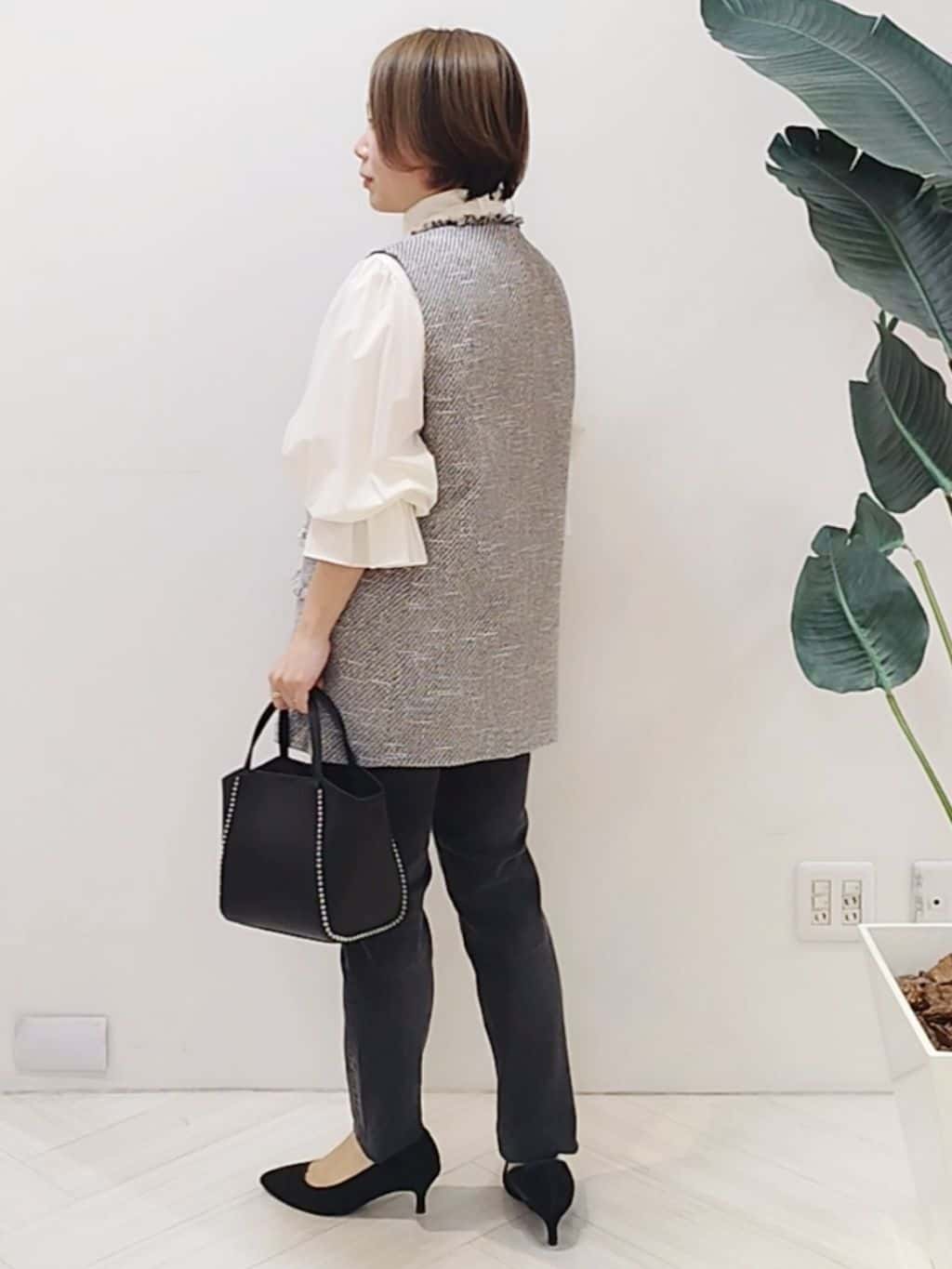 s u g iさんの「UNTITLED｜【オンオフ使える】スラブツイード ジレ」を使ったコーディネート