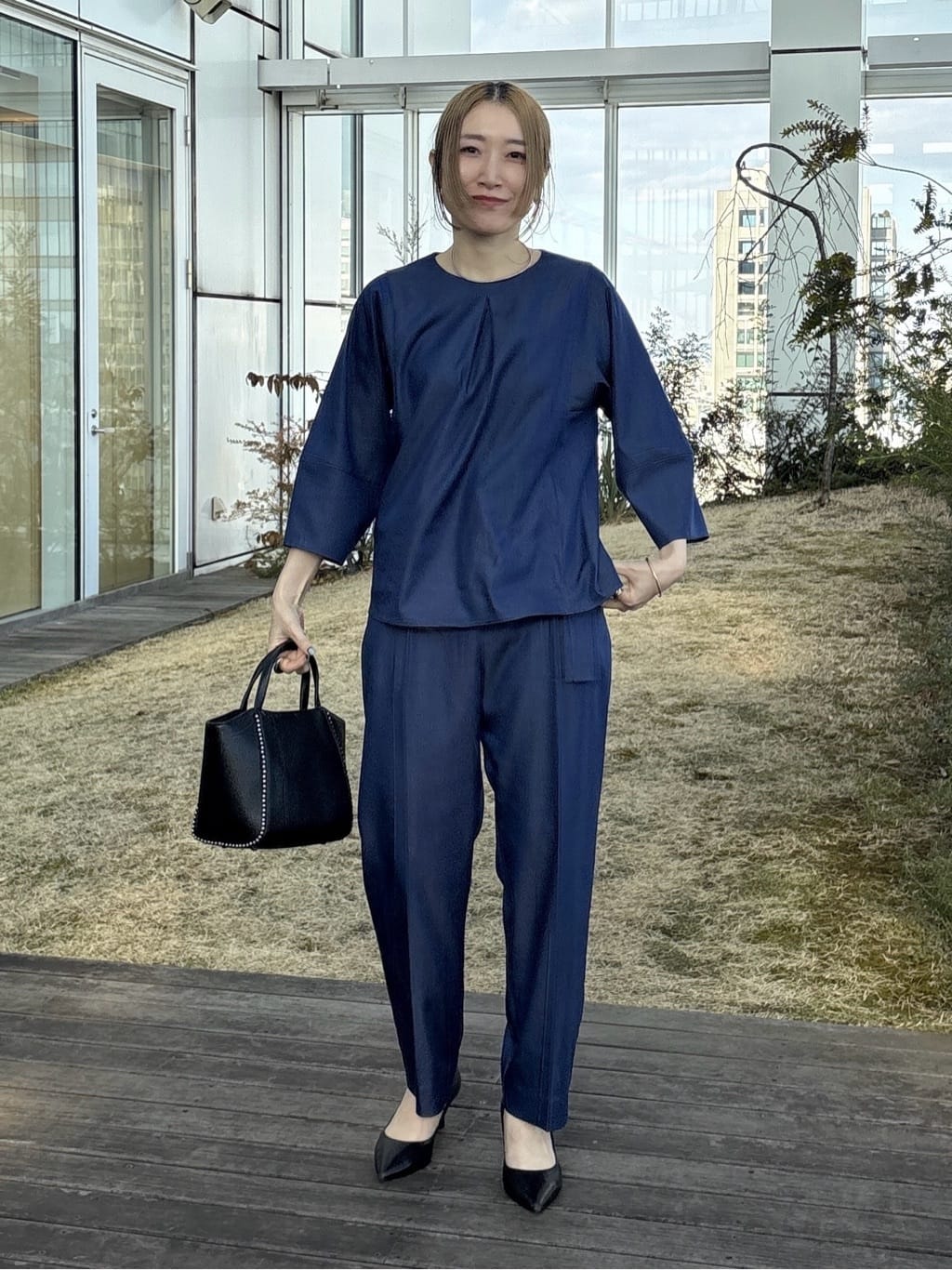 kotakiさんの「INDIVI｜【洗える／UVケア／SETUP可能】デニムライク ランタン袖ブラウス」を使ったコーディネート
