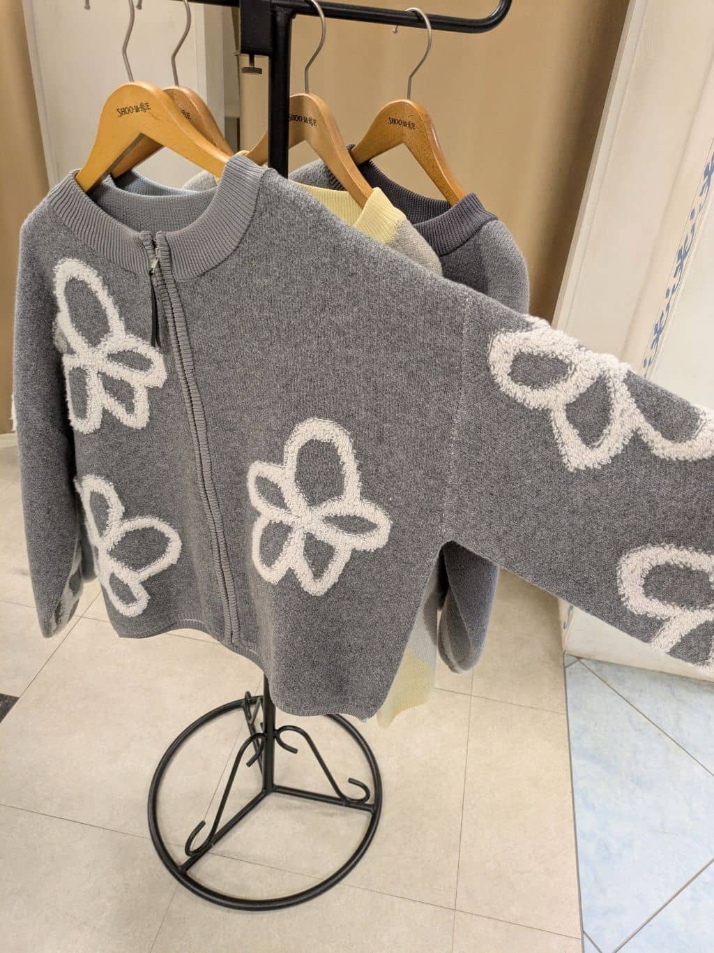 SHIORIさんの「SHOO･LA･RUE｜【洗濯機可/S-LL】ほどよいゆとりの もちっとやわらかリブニット」を使ったコーディネート