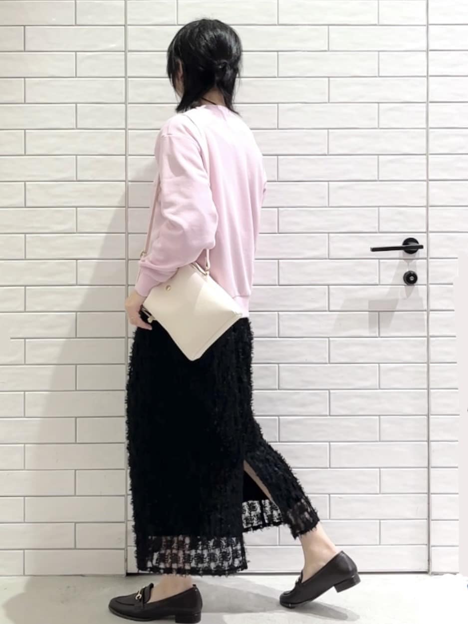 しおりさんの「OPAQUE.CLIP｜ロゴ刺繍裏毛トップス【洗濯機OK】」を使ったコーディネート