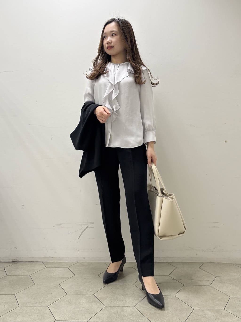kahoさんの「INDIVI｜【洗える／多機能／SETUP可】着る日傘ジレジャケット」を使ったコーディネート