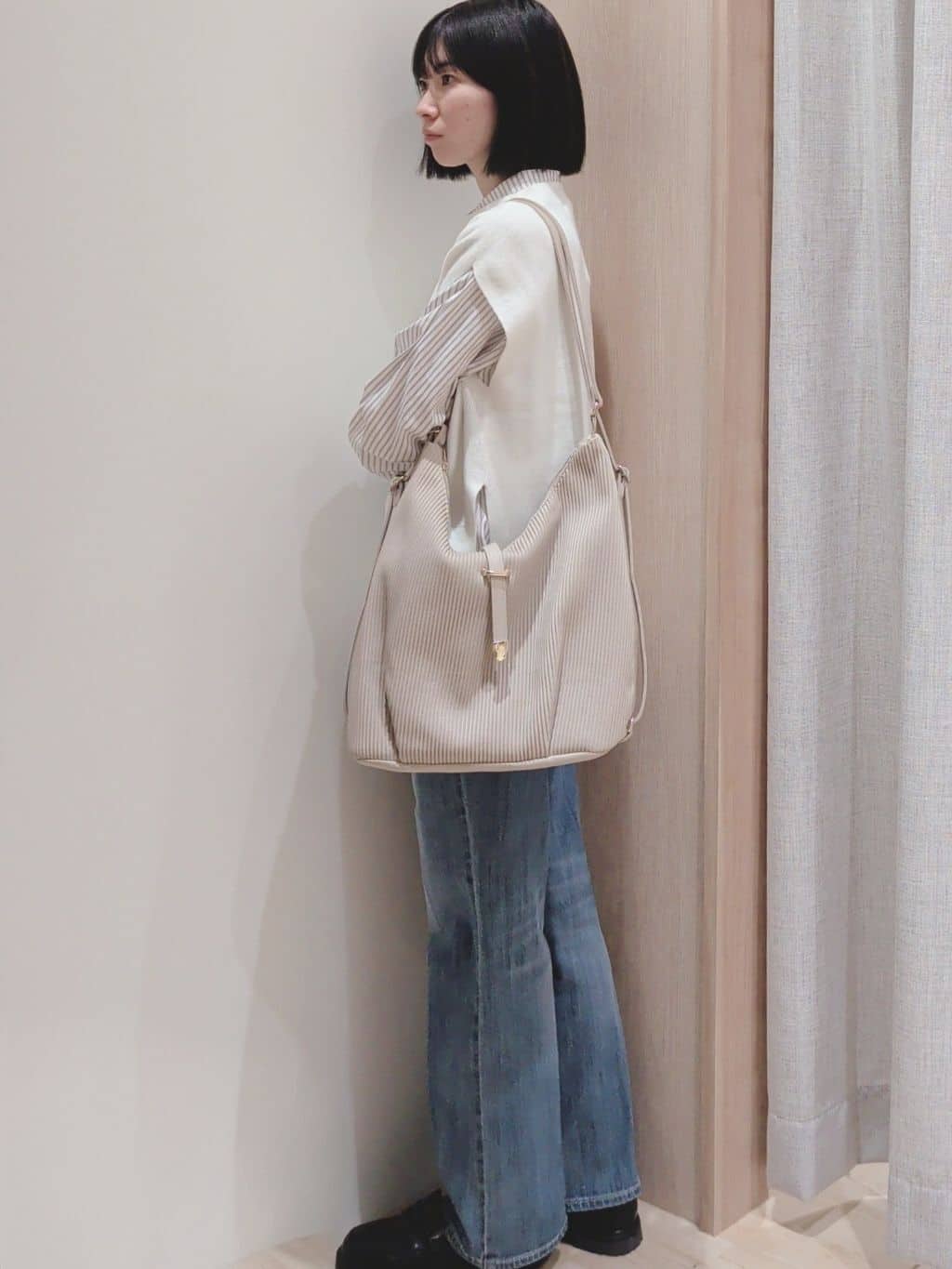 Yuiさんの「grove｜【2点SET】一枚でコーデが決まる！ニットベスト&times;シャツSET」を使ったコーディネート