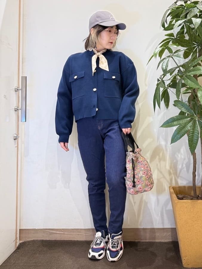 misakiさんの「SHOO･LA･RUE｜【洗濯機可/S-LL】1枚でも羽織りでも 華やか上品カーデ」を使ったコーディネート