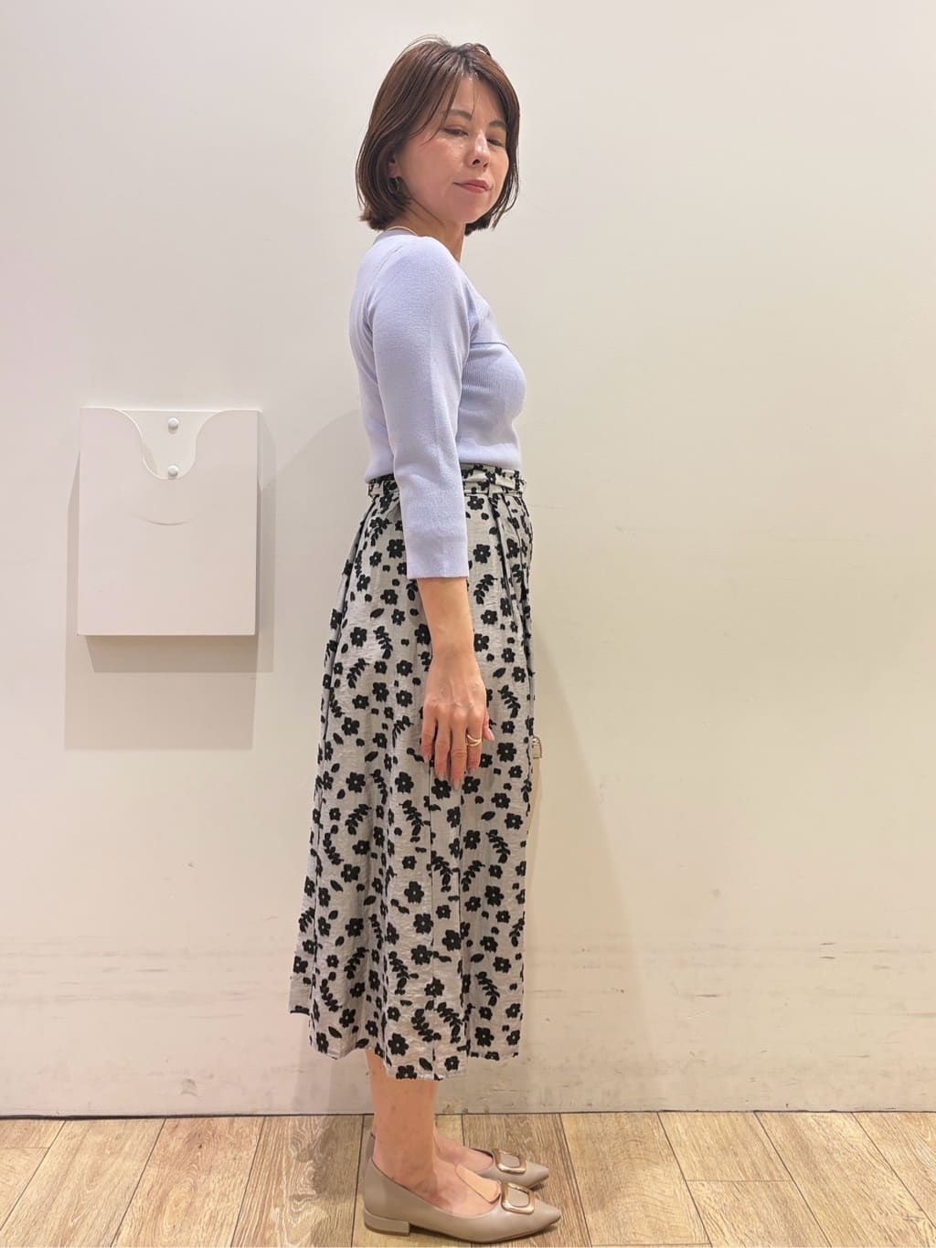 YUKOさんの「index｜麻調花柄ジャカードフレアスカート【洗える】」を使ったコーディネート