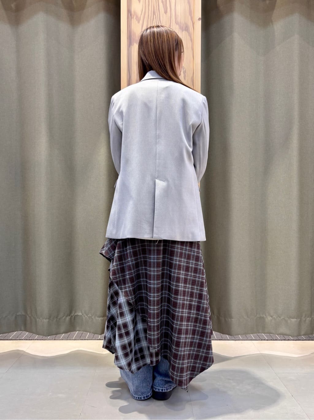 HaNeさんの「THE SHOP TK｜【通勤にもデイリーにも】CAVIAN 金ボタンダブルブレストジャケット」を使ったコーディネート