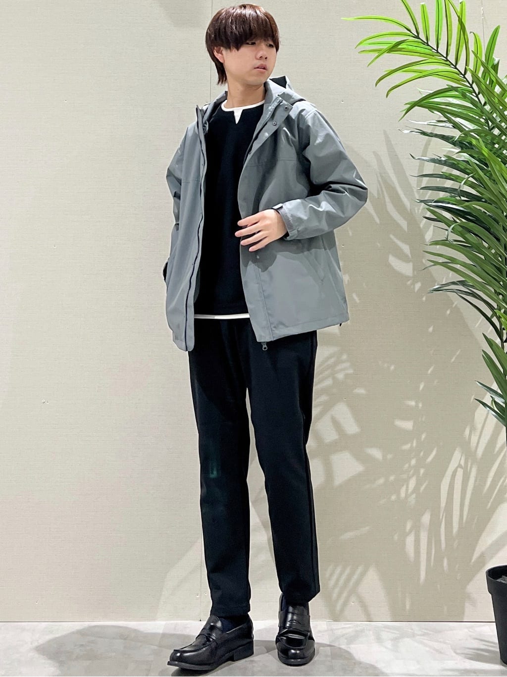 SHI-MAさんの「THE SHOP TK｜【季節の変わり目に最適】ナイロンマウンテンパーカ  防風/洗濯機OK」を使ったコーディネート