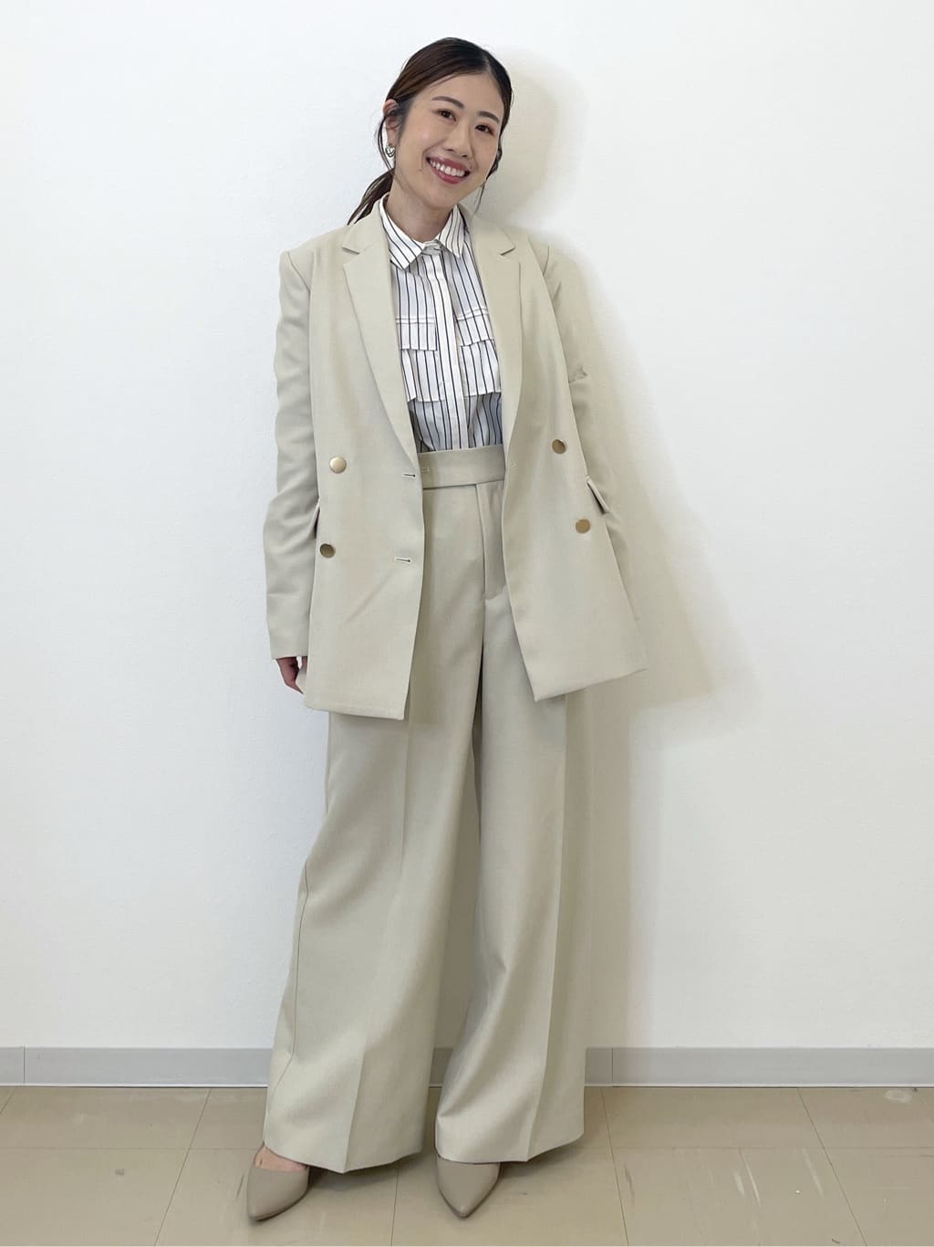 Akiさんの「OPAQUE.CLIP｜金ボタンダブルブレストテーラードジャケット／セットアップ対応【洗える】」を使ったコーディネート