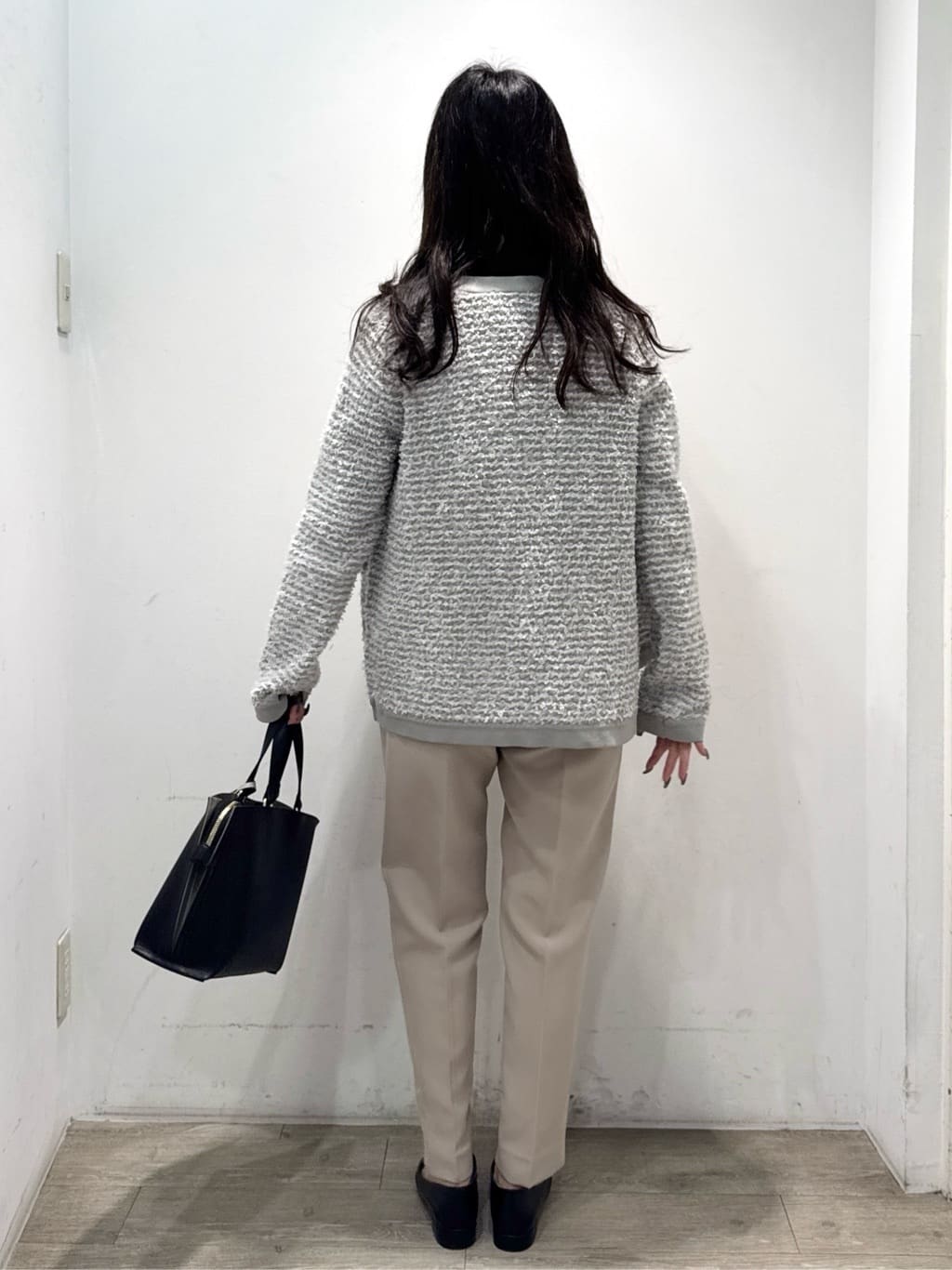 yuicciさんの「OPAQUE.CLIP｜ツイードライクVネックニットカーディガン【洗濯機OK】」を使ったコーディネート