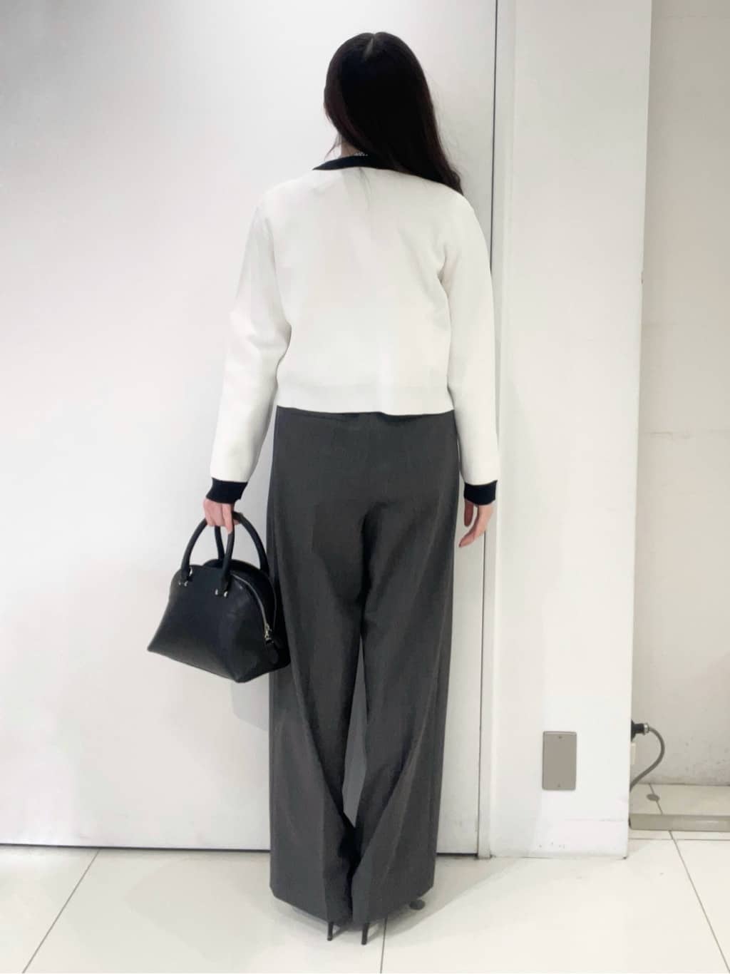moeさんの「UNTITLED｜【洗える/ウエスト後ろゴム】ウール混　タックワイドパンツ」を使ったコーディネート
