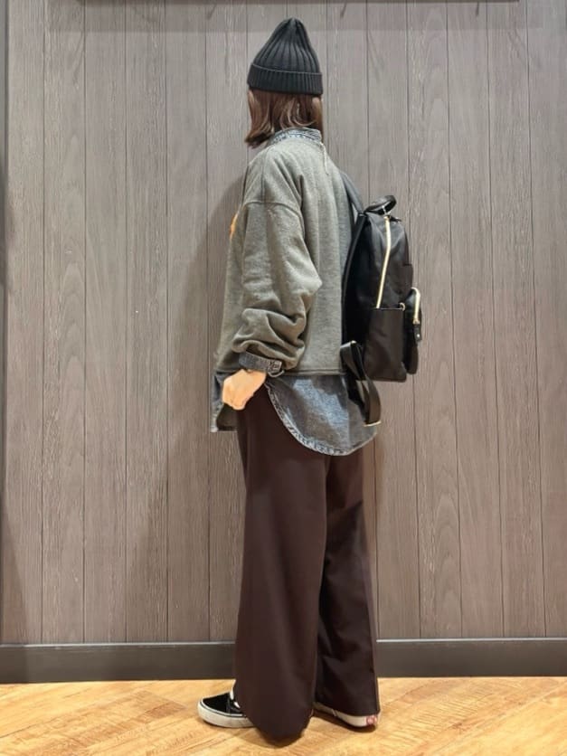 meiさんの「SHOO･LA･RUE｜【洗濯機可/S-LL】コーデの主役になる ロゴアソート 裏毛スウェット」を使ったコーディネート