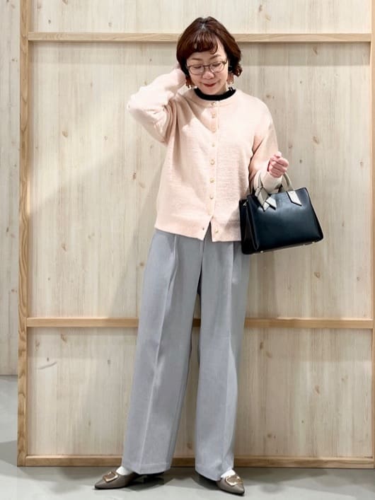 nakoさんの「THE SHOP TK｜ふわふわミニシャギー クルーネックカーディガン」を使ったコーディネート