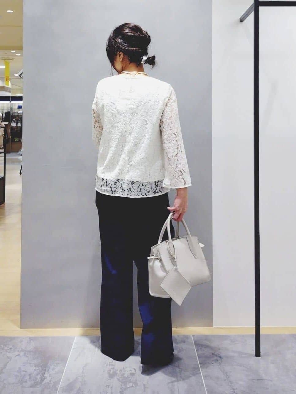 TOMOMIさんの「INDIVI｜【洗える／通勤／スーツ】メランジストレッチ ワイドパンツ」を使ったコーディネート