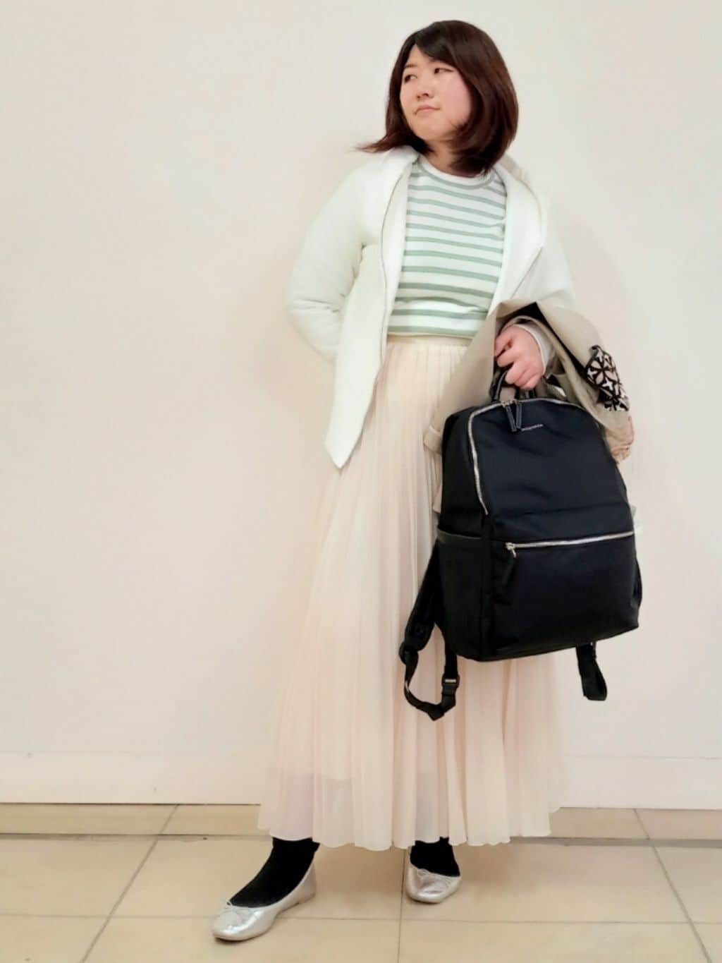 emiさんの「DRESSTERIOR｜【ウォッシャブル/撥水素材】Aラインショートトレンチジャケット」を使ったコーディネート