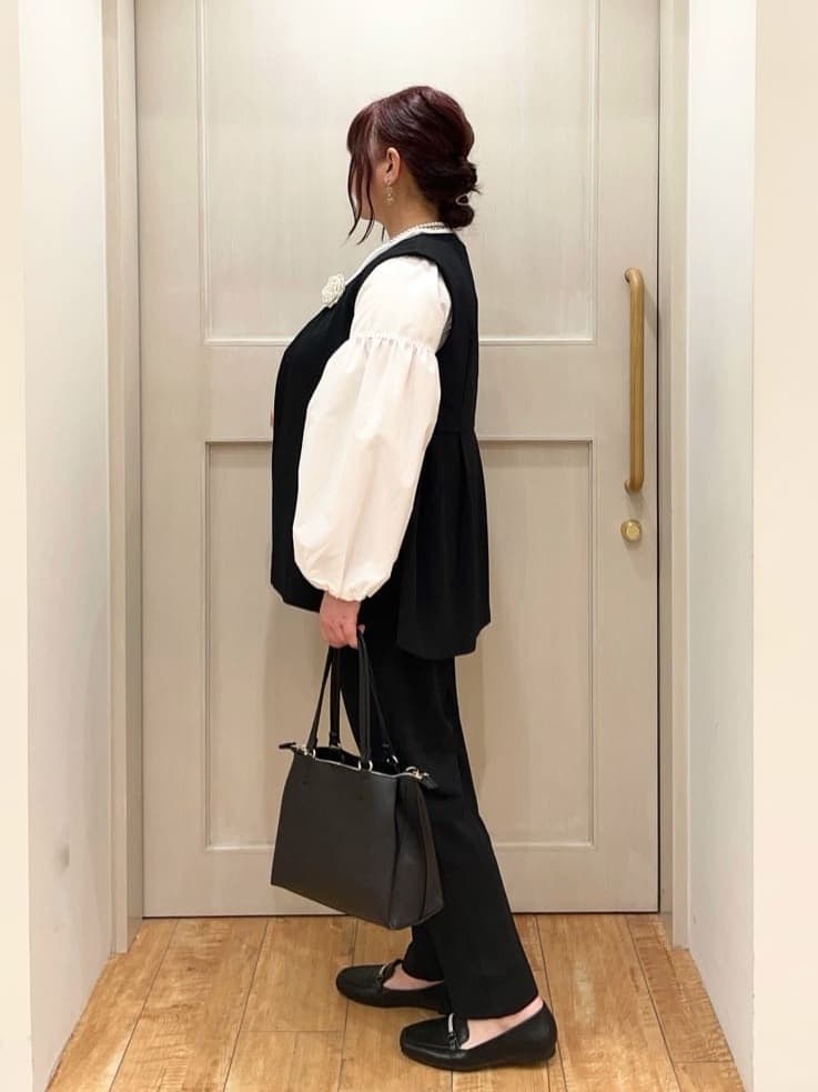 はまちゃんさんの「SHOO･LA･RUE｜【洗濯機可/S-LL】ふんわりとしたお袖が愛らしい ジレスタイルに合うブラウス」を使ったコーディネート