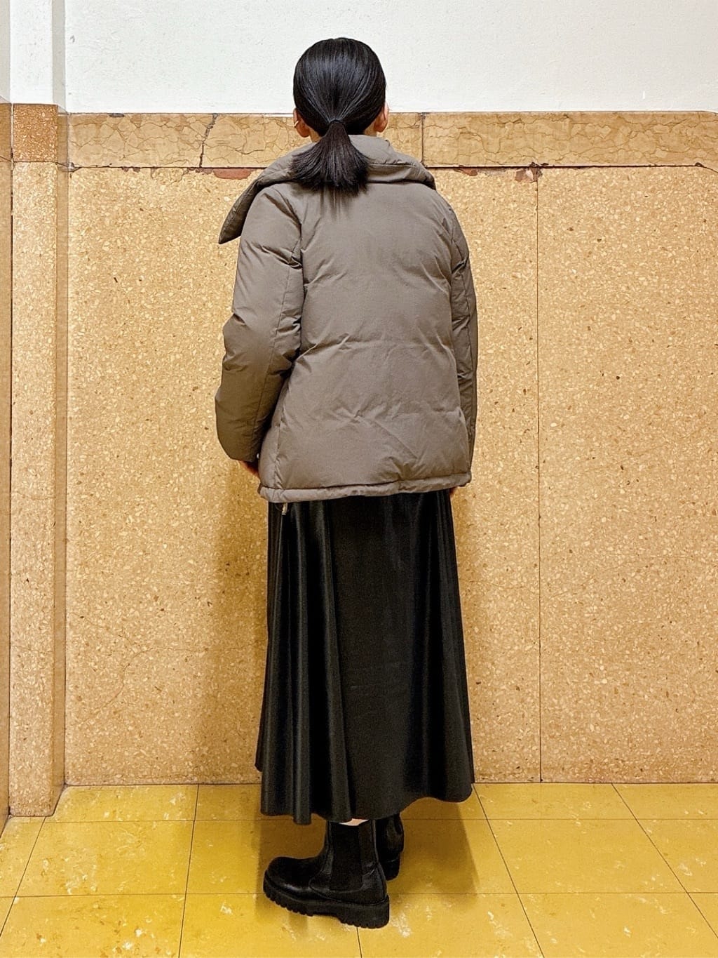 hattoriさんの「INDIVI｜レザー調ギャザースカート」を使ったコーディネート