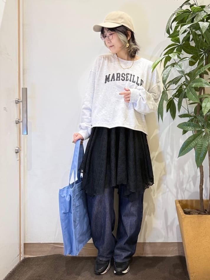 misakiさんの「SHOO･LA･RUE｜【洗濯機可/S-LL】コーデの主役になる ロゴアソート 裏毛スウェット」を使ったコーディネート
