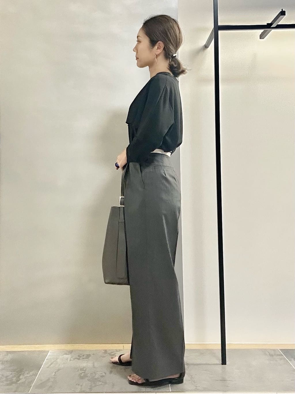 MAIさんの「INDIVI｜【羽織りとしても活躍！】ケープカラーブラウス」を使ったコーディネート