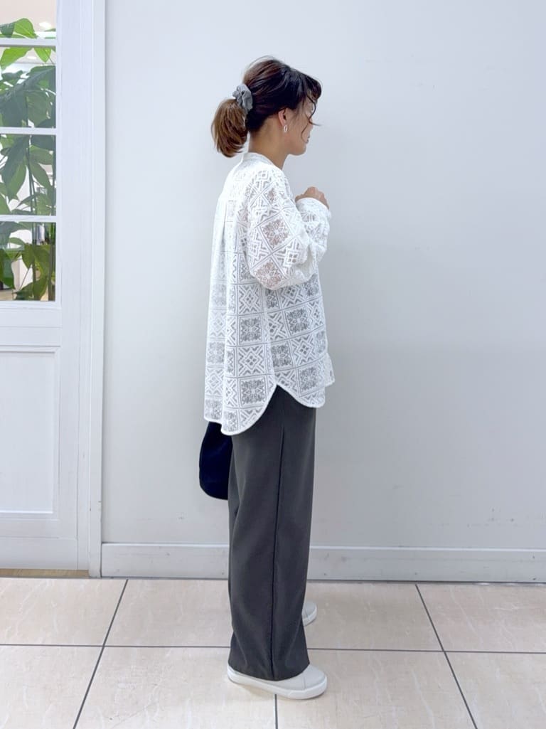 Osawaさんの「Dessin｜【洗える】スクエアレースノーカラーシャツ」を使ったコーディネート
