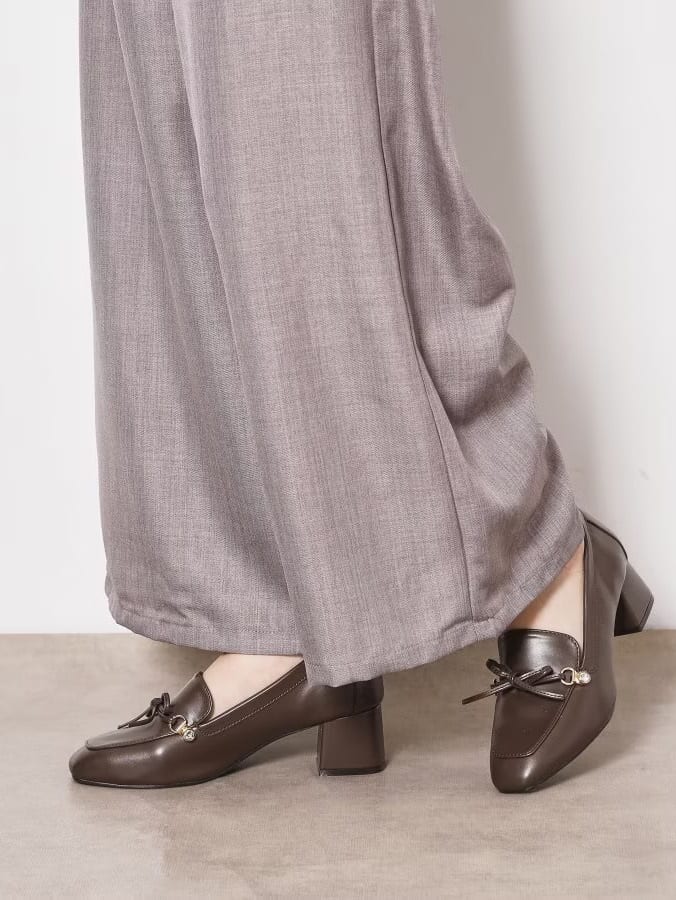 neinaさんの「ESPERANZA｜ビジュー付リボンローファー」を使ったコーディネート