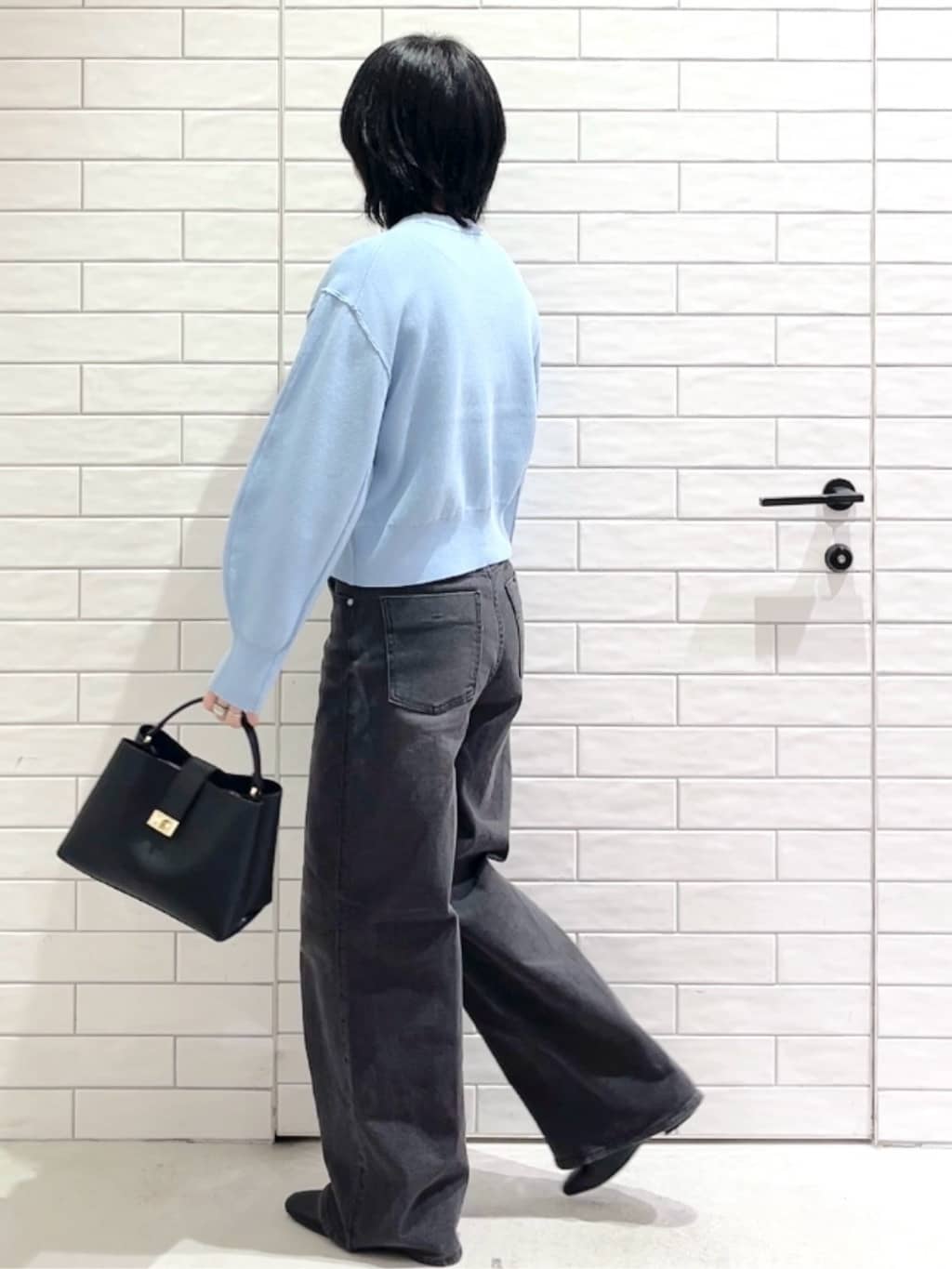しおりさんの「OPAQUE.CLIP｜スウェットライクショートニット【洗濯機OK】」を使ったコーディネート