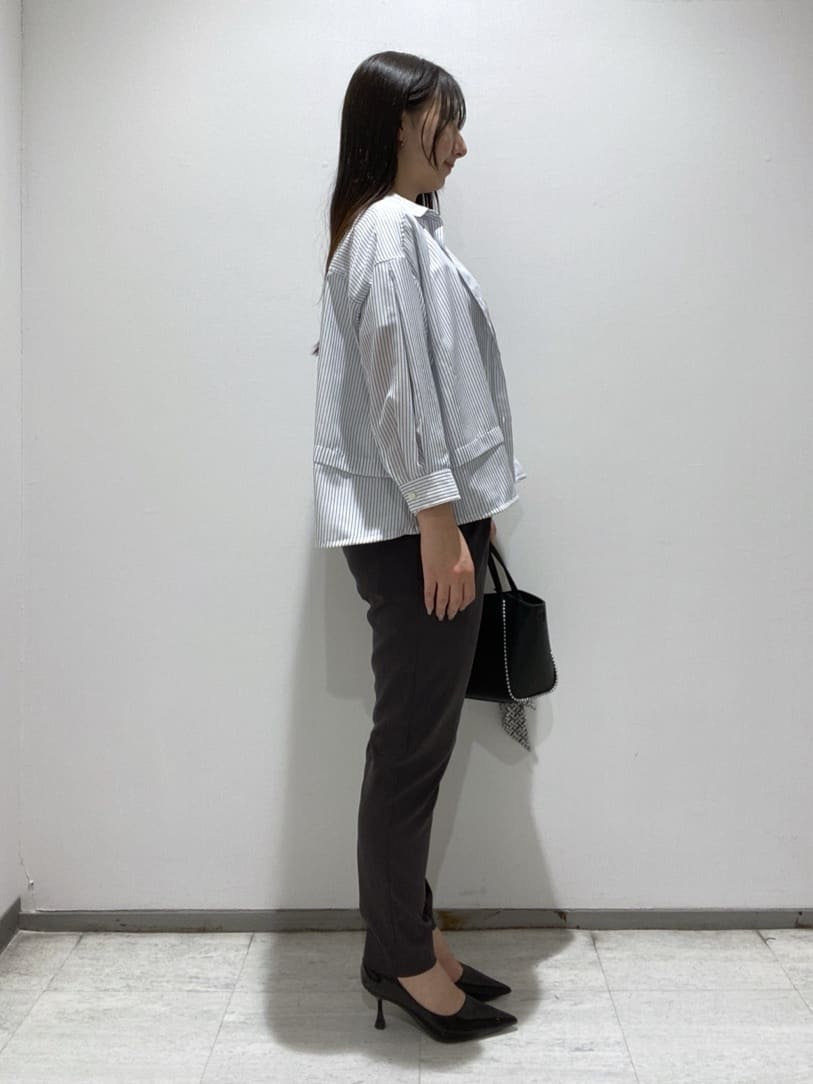 meiさんの「INDIVI｜【接触冷感／洗える／2WAY】ドロスト付 シアーシャンブレーシャツ」を使ったコーディネート