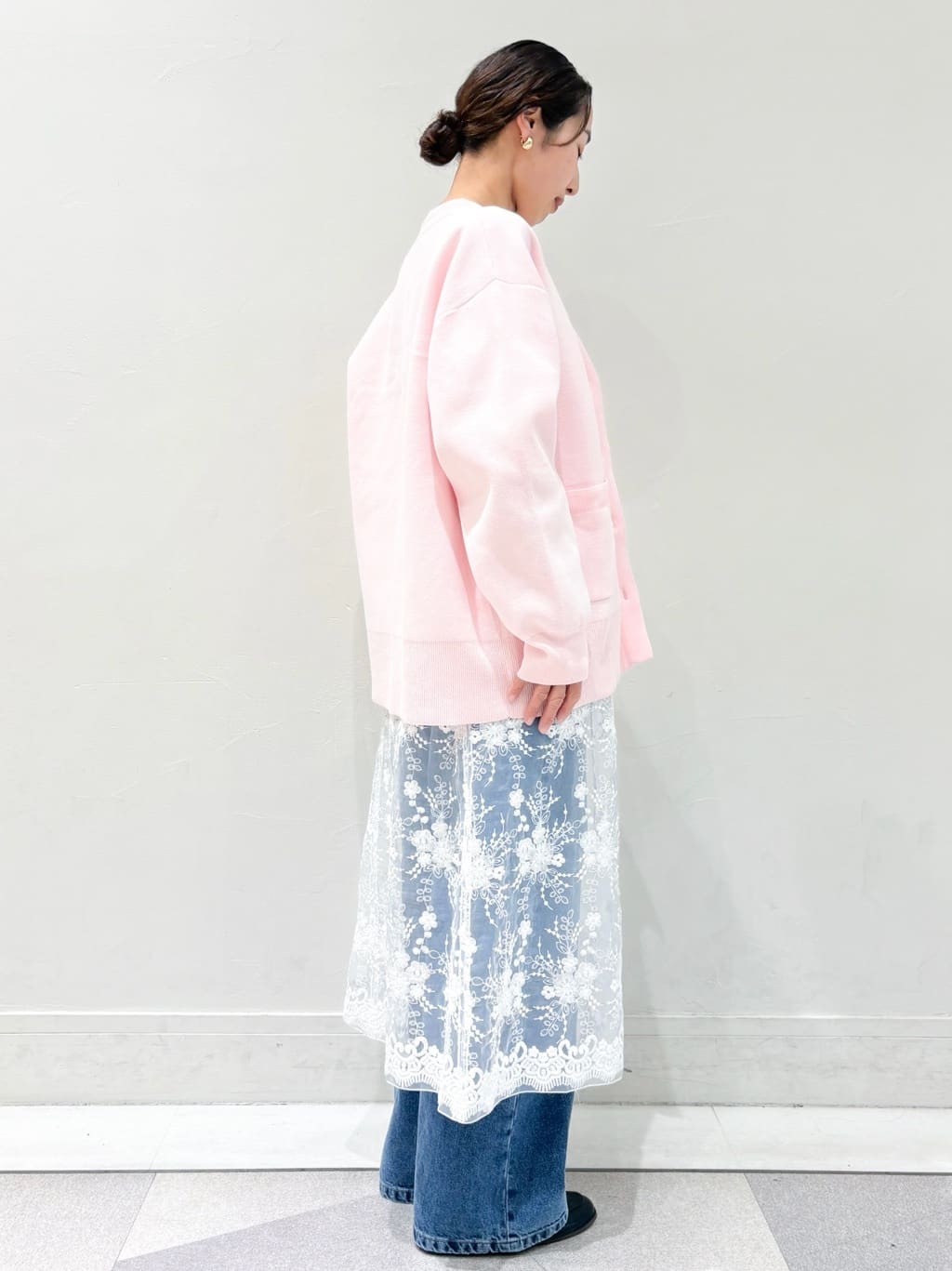 ちえさんの「OPAQUE.CLIP｜リラクシーロゴプリントTシャツ【洗濯機OK】」を使ったコーディネート