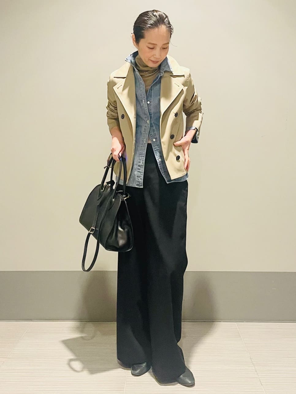 Annさんの「DRESSTERIOR｜【ウォッシャブル/撥水素材】Aラインショートトレンチジャケット」を使ったコーディネート
