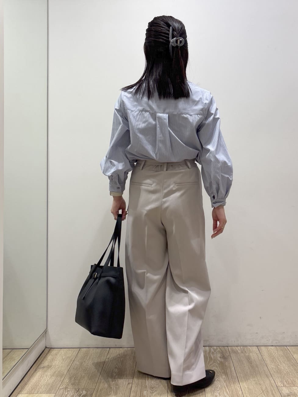mameさんの「index｜フリルキーネックシャツ【洗濯機OK／イージーアイロン／防シワ】《XS～LL／7col》」を使ったコーディネート