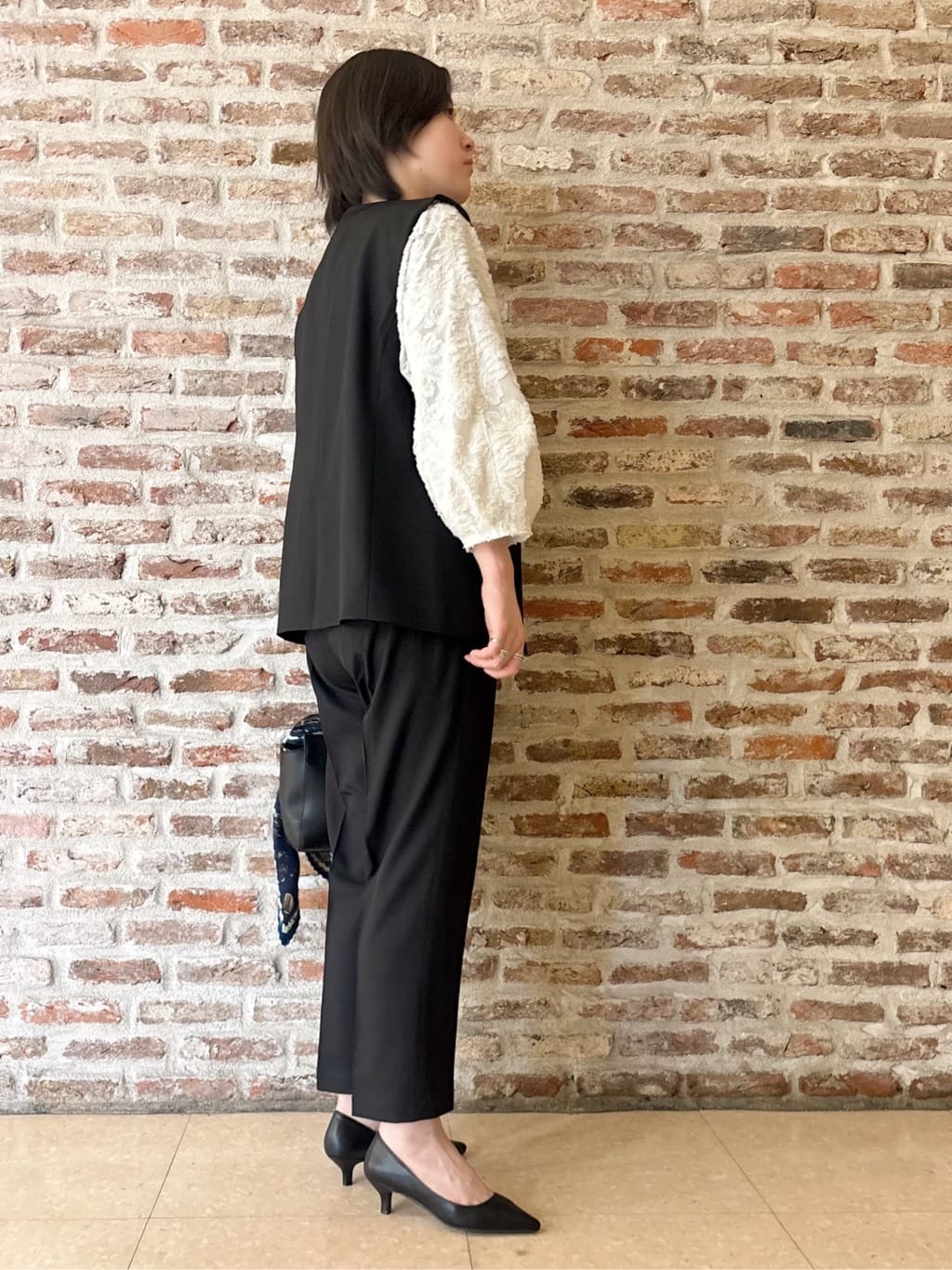 しばさんの「THE SHOP TK｜【通勤・きちんと見えに】ダブルクロス ペプラムジレ/セットアップ可」を使ったコーディネート