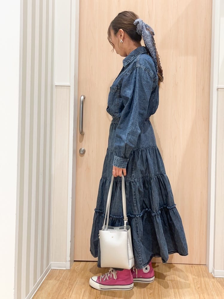 natsumiさんの「SHOO･LA･RUE｜【軽量/高レビュー】見た目よりもたっぷり入る ふわっと軽い3層ショルダー」を使ったコーディネート