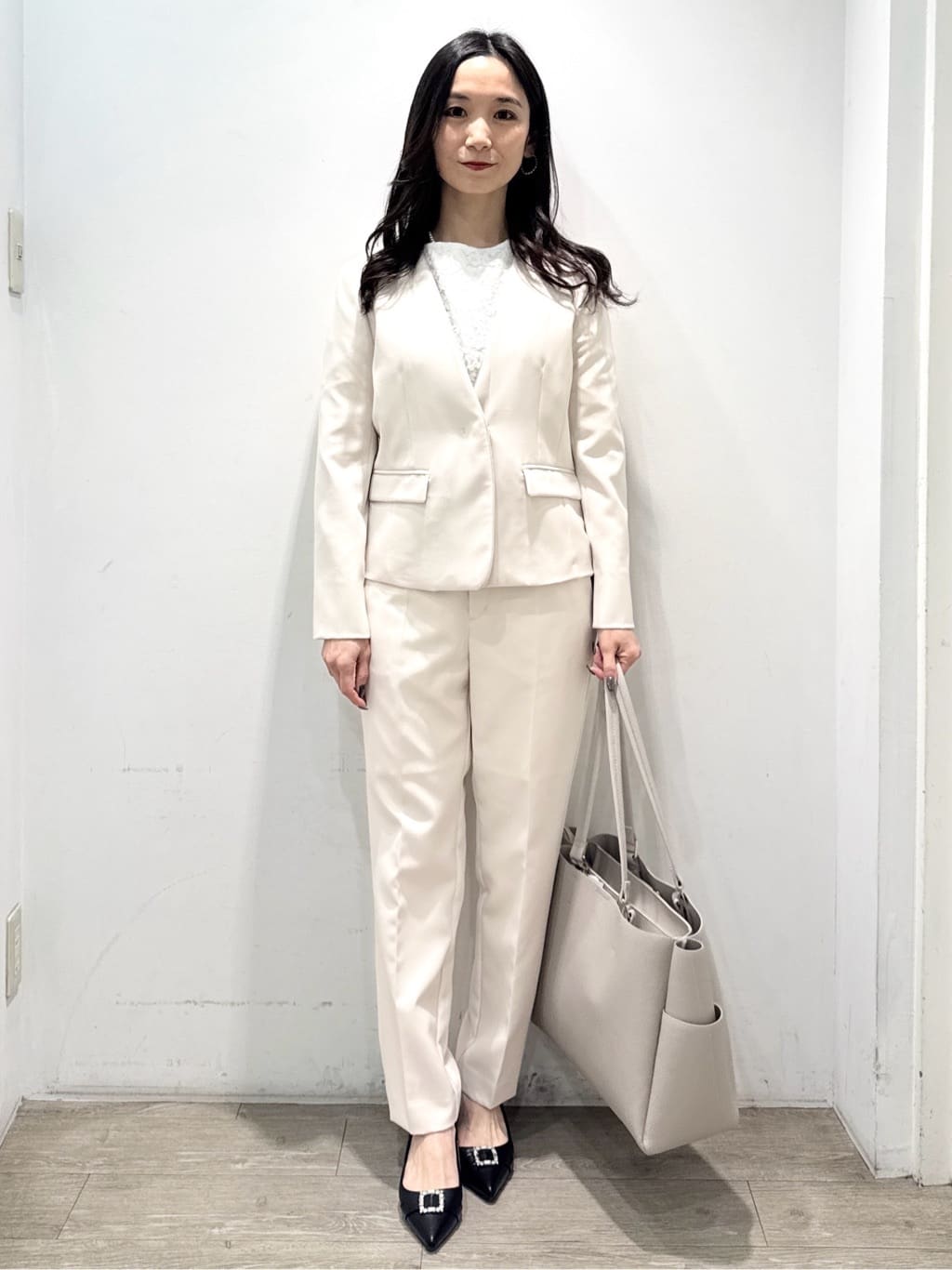 yuicciさんの「OPAQUE.CLIP｜《通勤／セットアップ対応》 パイピングVネックジャケット【洗濯機OK】」を使ったコーディネート