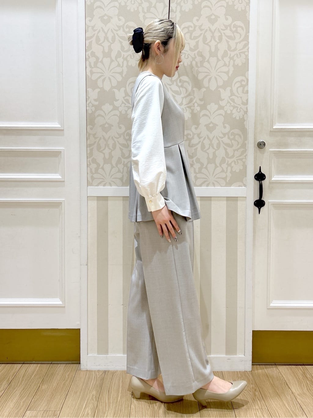 望 愛さんの「grove｜【マシンウォッシュ/防シワ】袖ドッキングペプラムブラウス【着回しカセット】」を使ったコーディネート