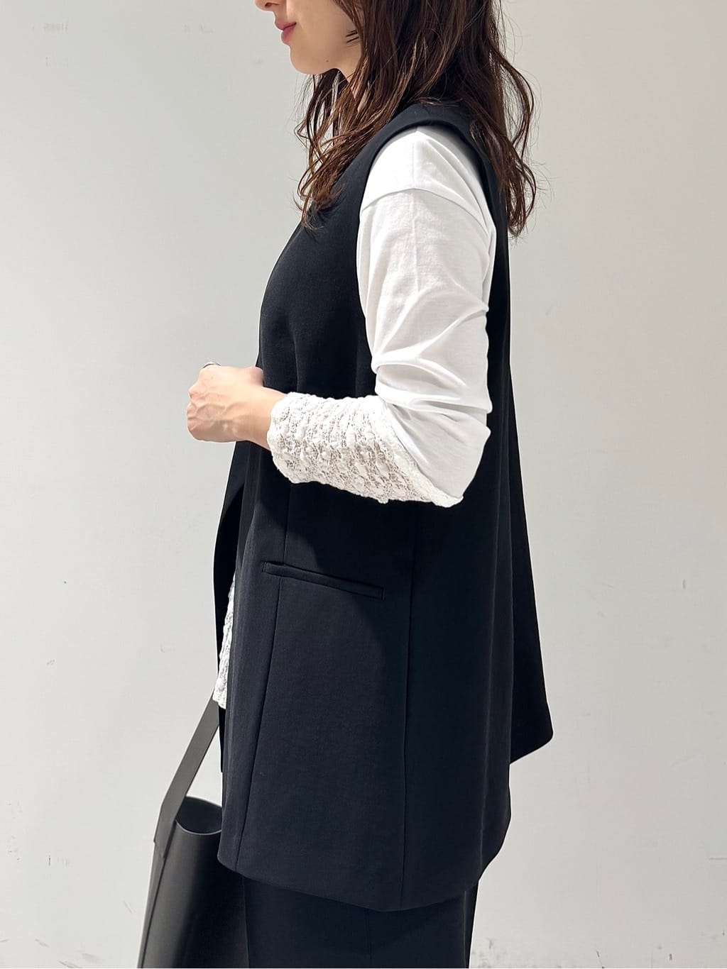 そんさんの「INDIVI｜【洗える／多機能／SETUP可】着る日傘ジレジャケット」を使ったコーディネート