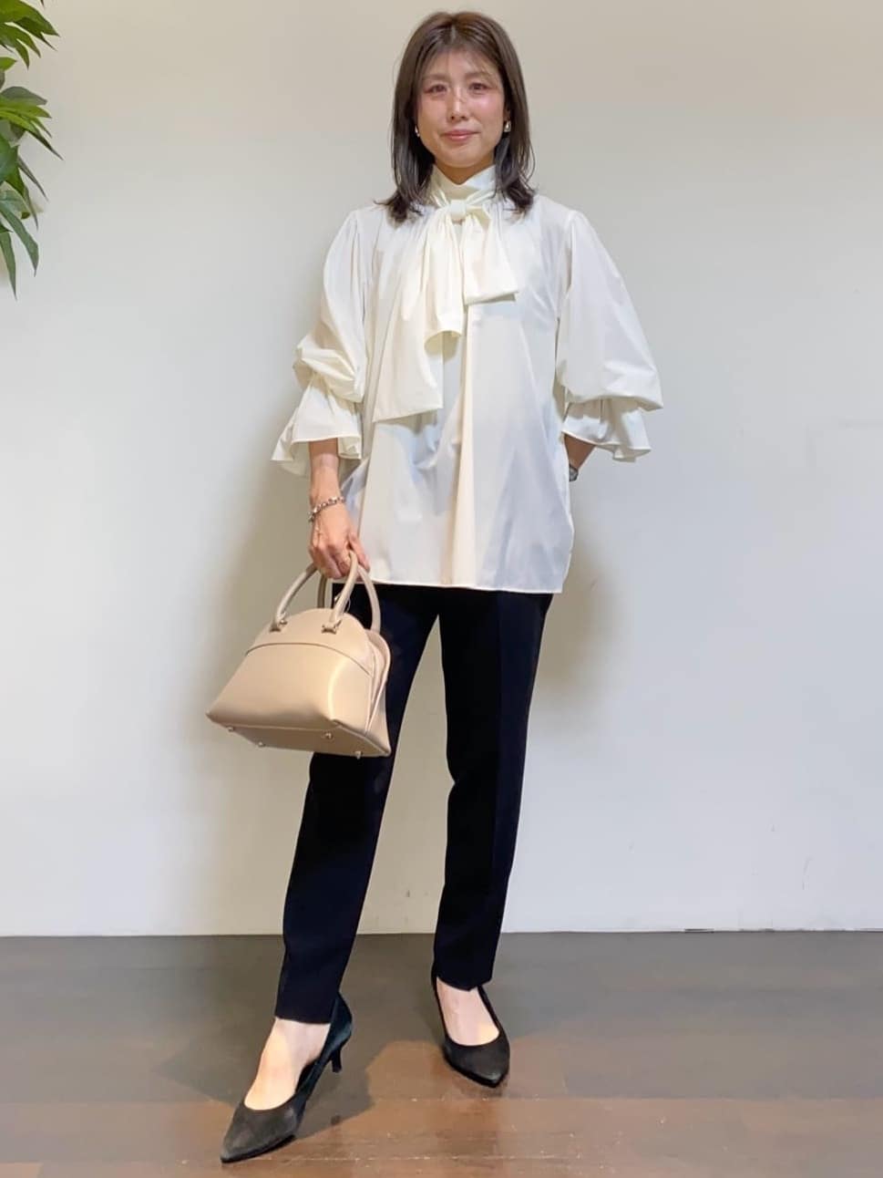 tomoさんの「UNTITLED｜◆【セレモニー/華やか】2WAYボウタイブラウス」を使ったコーディネート