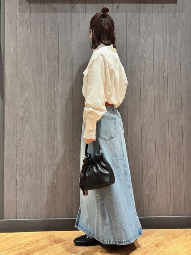 meiさんの「SHOO･LA･RUE｜【SHOO・LA・RUE DENIM】シンプルだから使いやすい Aラインスカート」を使ったコーディネート